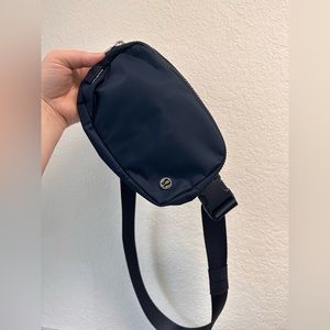 Lululemon 1L belt bag